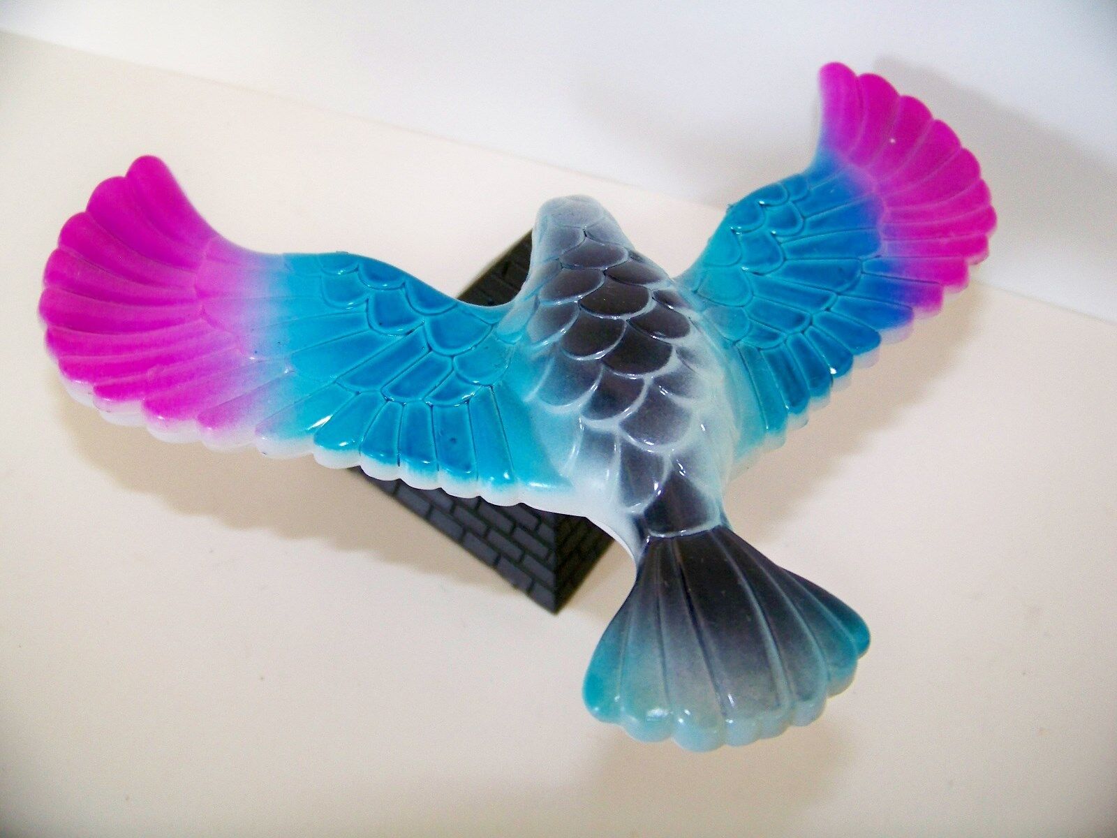 Balancing Bird 6" Wingspan With Pyramid Stand Magic Scientific 'colors Vary'