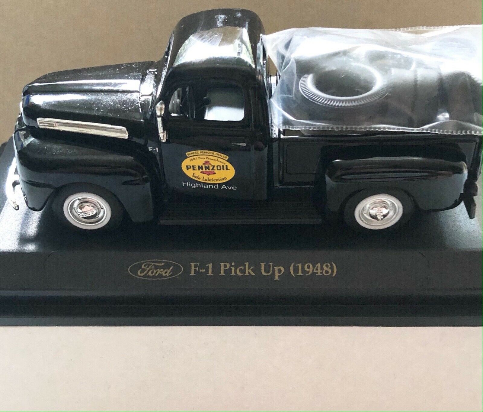 O Gauge Vehicles 1948 Ford F1 Pickup Pennzoil With Tire Load.